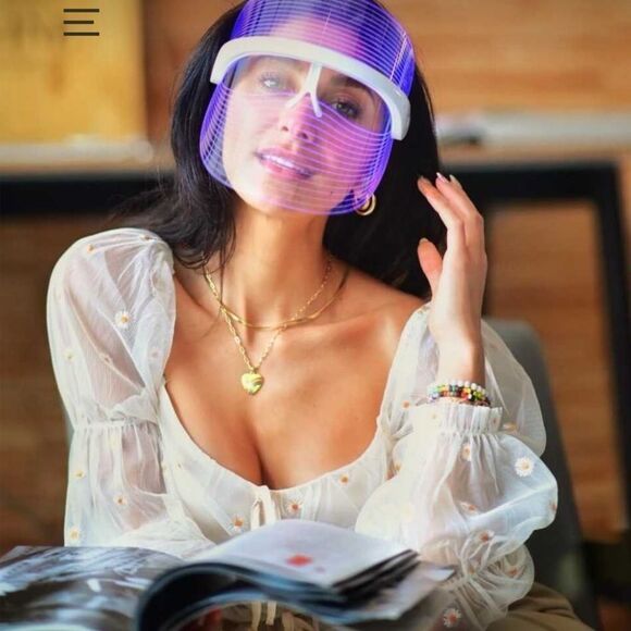 NIB LED Esthetics Mask & glo LED Skin Rejuvenation - Picture 1 of 8